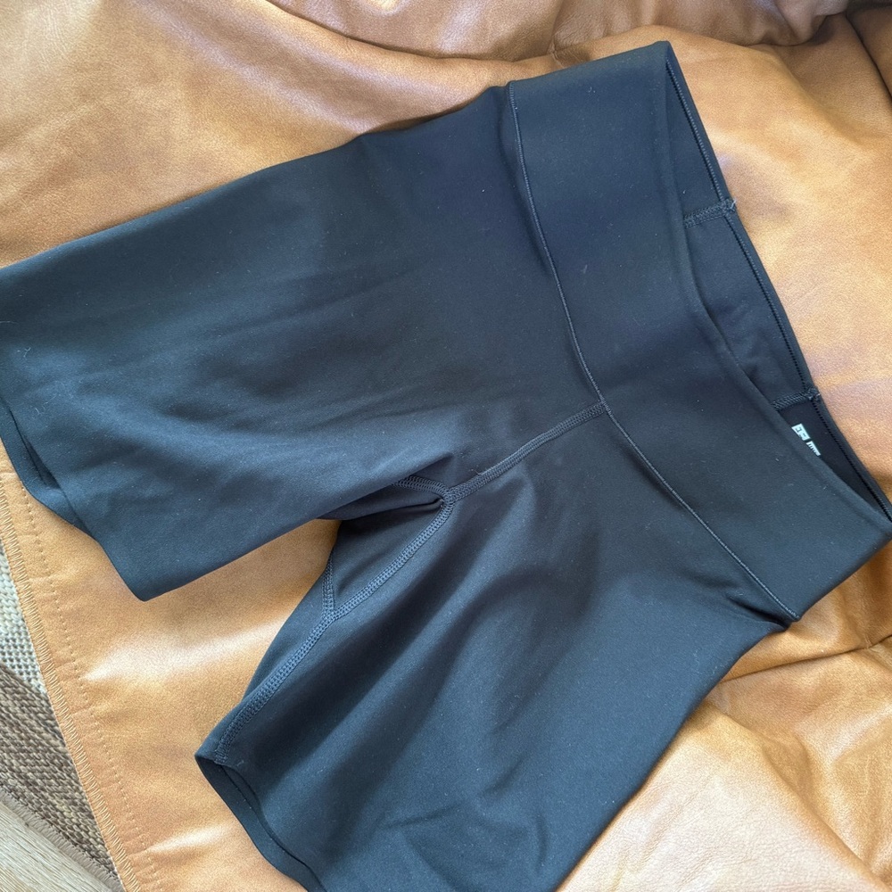 Uniqlo Women's Black Athletic Shorts